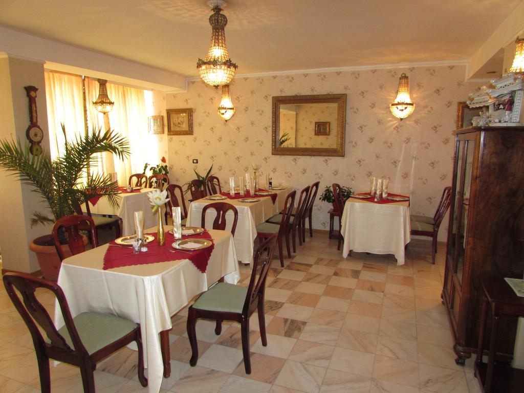 Pension Dinu Residence Тімішоара Екстер'єр фото